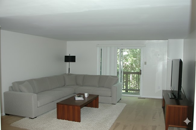 Living Room w/ Deck - 629 Windsor Ave