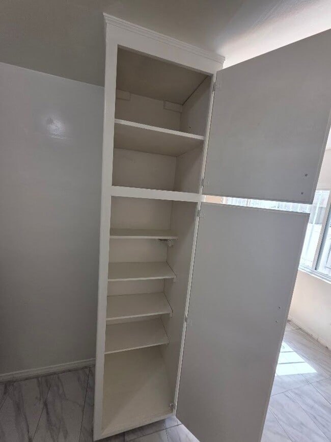 Building Photo - 1 BD 1 BA CONDO IN DOWNTOWN LONG BEACH