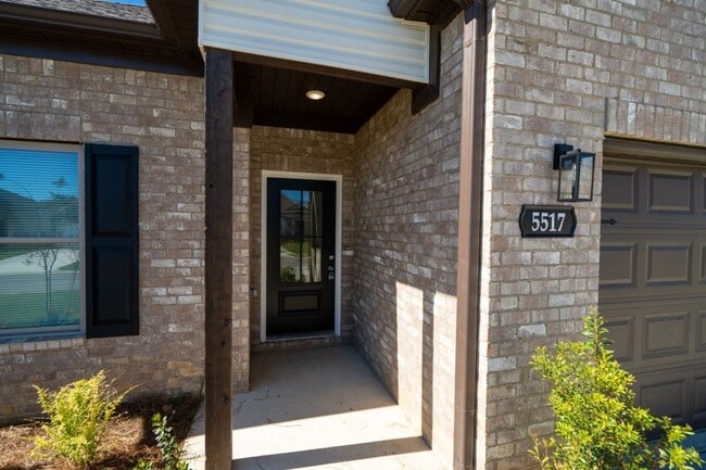 Foto del edificio - Move-In Ready 4 Bed, 2 Bath – Modern Upgrades & Appliances Included!