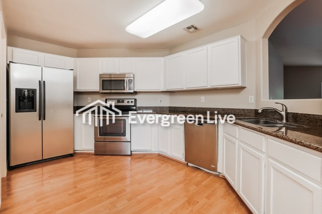 Building Photo - 2156 W Splitwood Pl