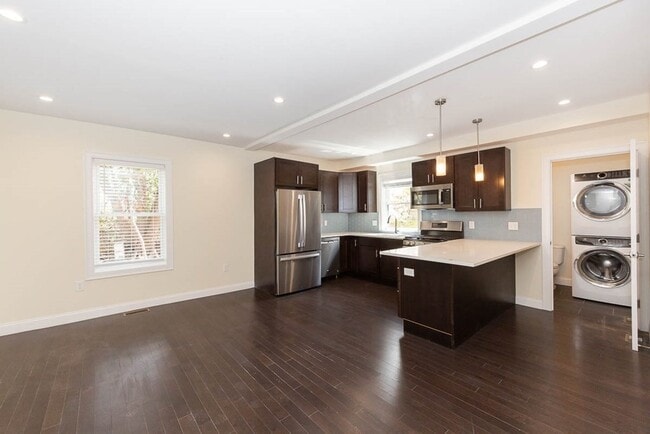 Building Photo - 57 Catherine St