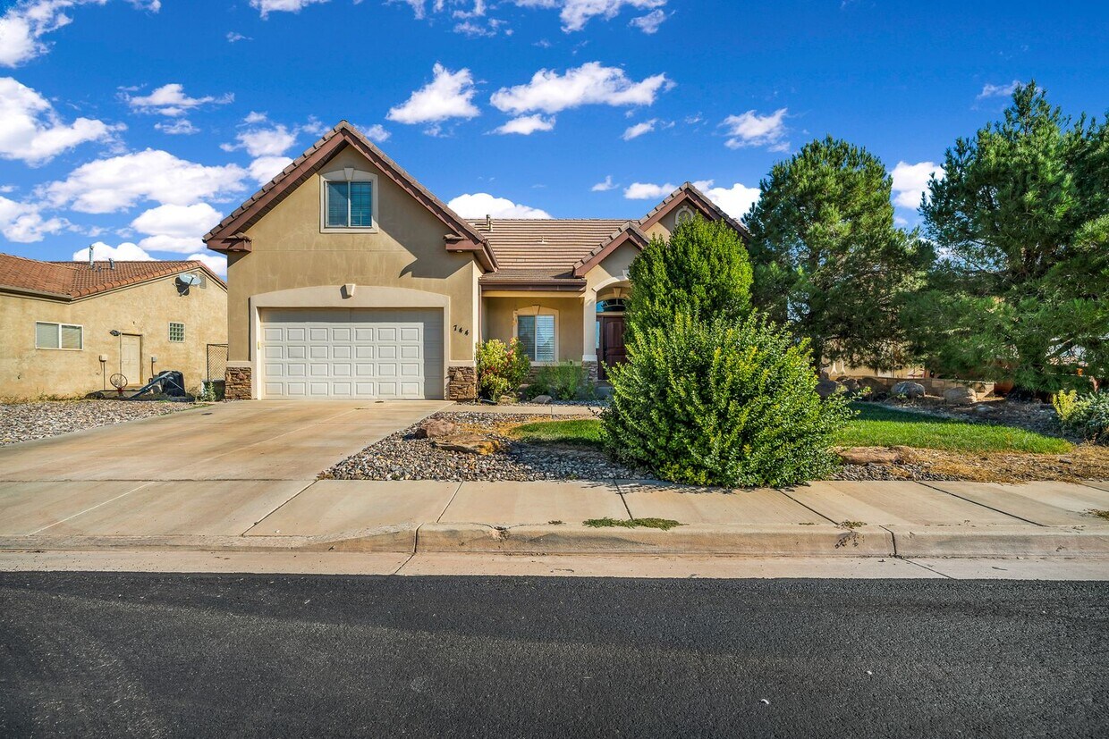 5 bedroom with VIEWS!!! House Rental in St. UT