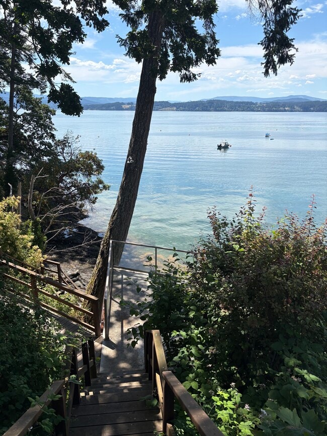 Building Photo - 10762 Madrona Dr