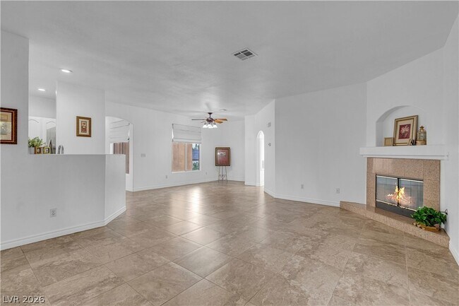 Building Photo - 2050 W Warm Springs Rd