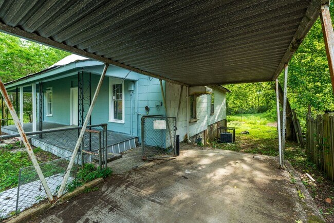 Foto del edificio - Move-In Ready House for Rent in Talladega!...