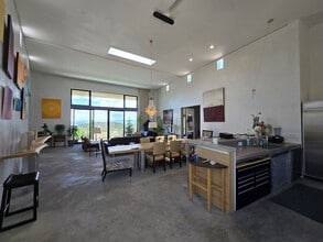 Building Photo - 2618 Summit Ct
