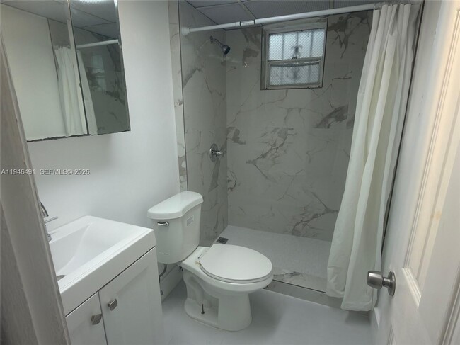 Foto del edificio - 2000 Biarritz Dr