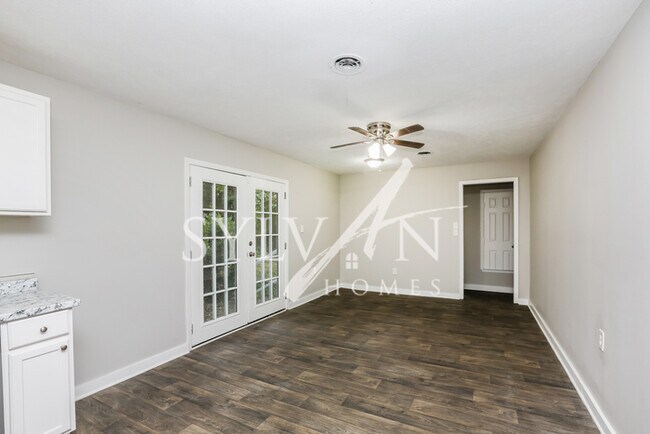 Foto del edificio - Feel welcome in this well-maintained 3BR 2...