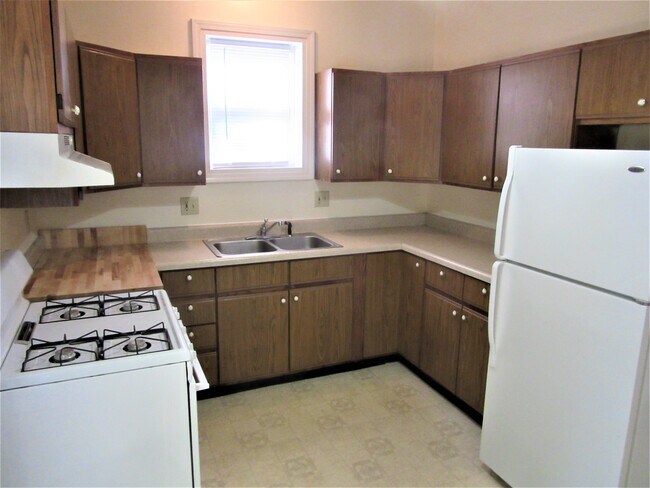 Building Photo - 308 W Maple St