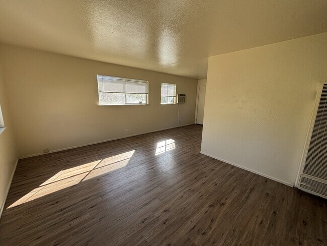 Foto del edificio - Tidy duplex in Diamond Springs close to shopping and Placerville!