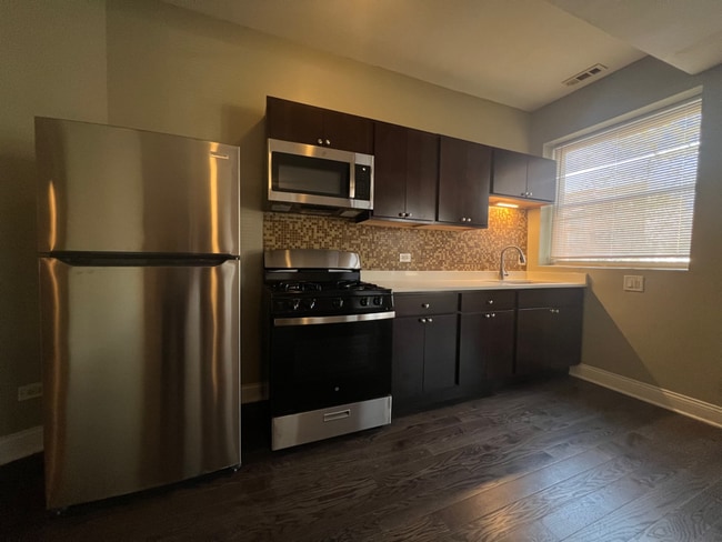 Building Photo - 5721 S Prairie Ave