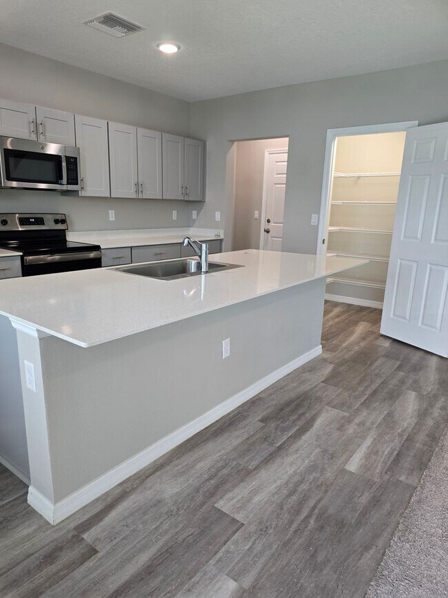Foto del edificio - Lakeland 5 Bedroom 3 Bath