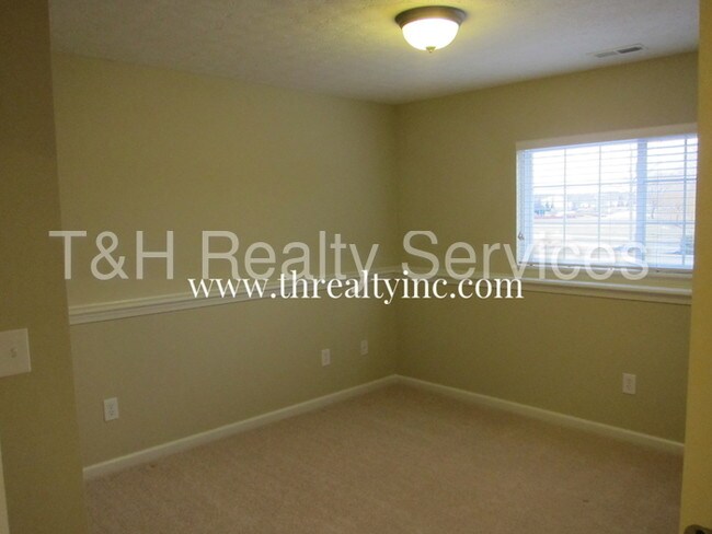 Building Photo - 13896 Willesden Cir