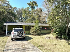 Building Photo - 410 Essex Dr