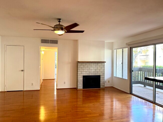 Living room - 11112 Summertime Ln