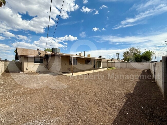 Building Photo - 3006 S Dromedary Dr