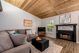 Building Photo - 235 Ozark Mountain Resort Dr