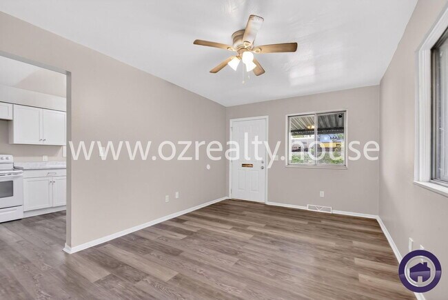 Foto del edificio - 732 Coyne Ave