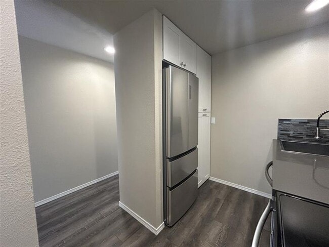 Building Photo - 2 Bed 1.5 Townhouse in South Salem w/Fence...