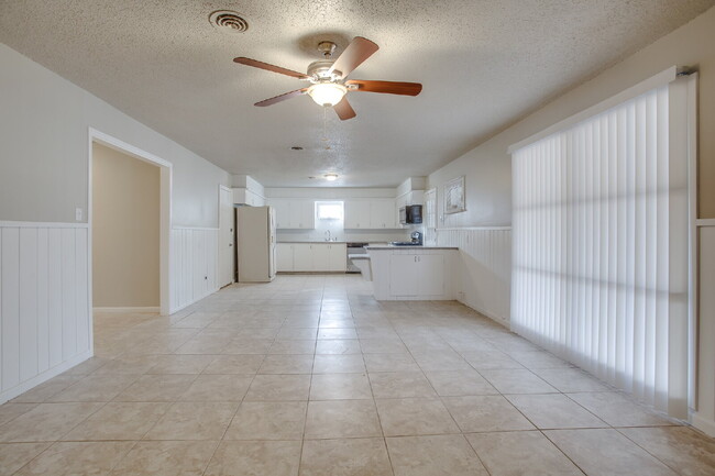 Building Photo - Spectacular Three Bedroom Home Nestled Nea...