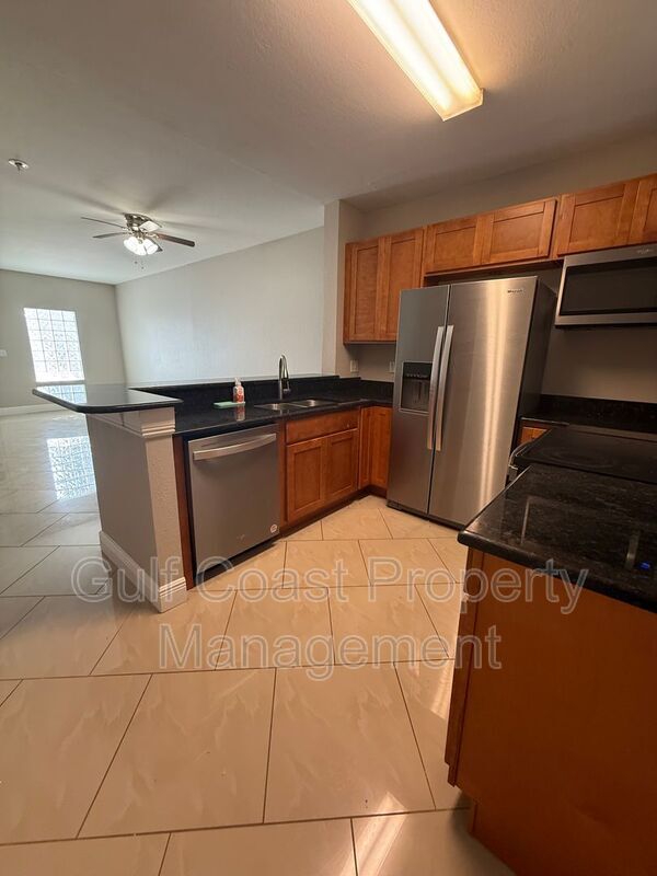 Foto del edificio - 8555 Bernwood Cove Loop