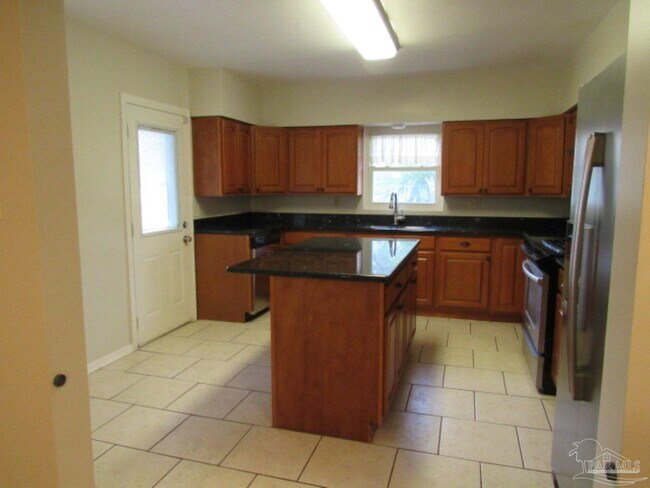 Building Photo - 4 Teakwood Cir