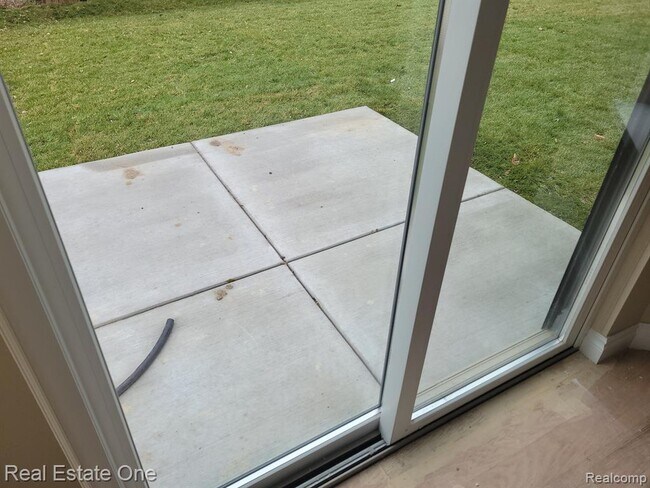 Foto del edificio - 1131 Woodslee Ave