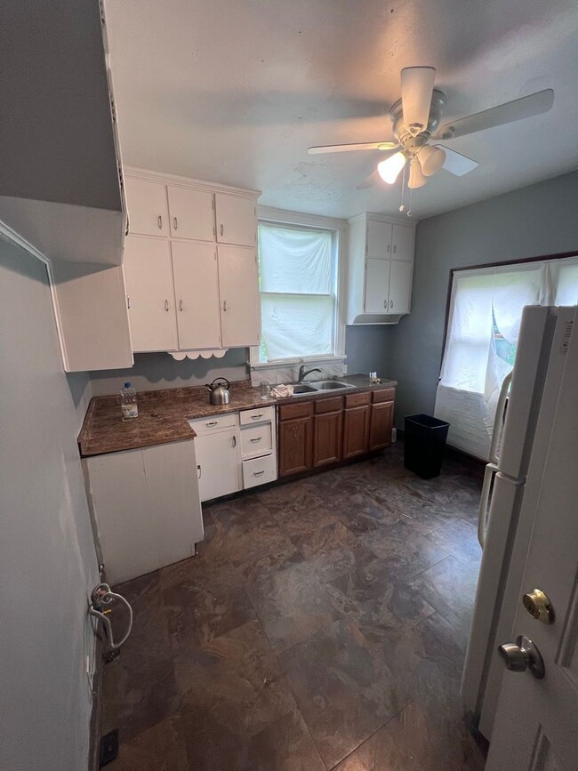 Building Photo - 6618 Bliss Ave