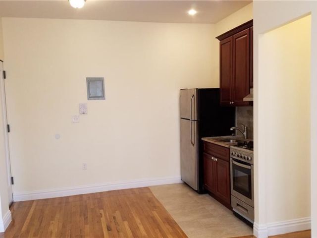Foto principal - 6801-6820 20th Ave