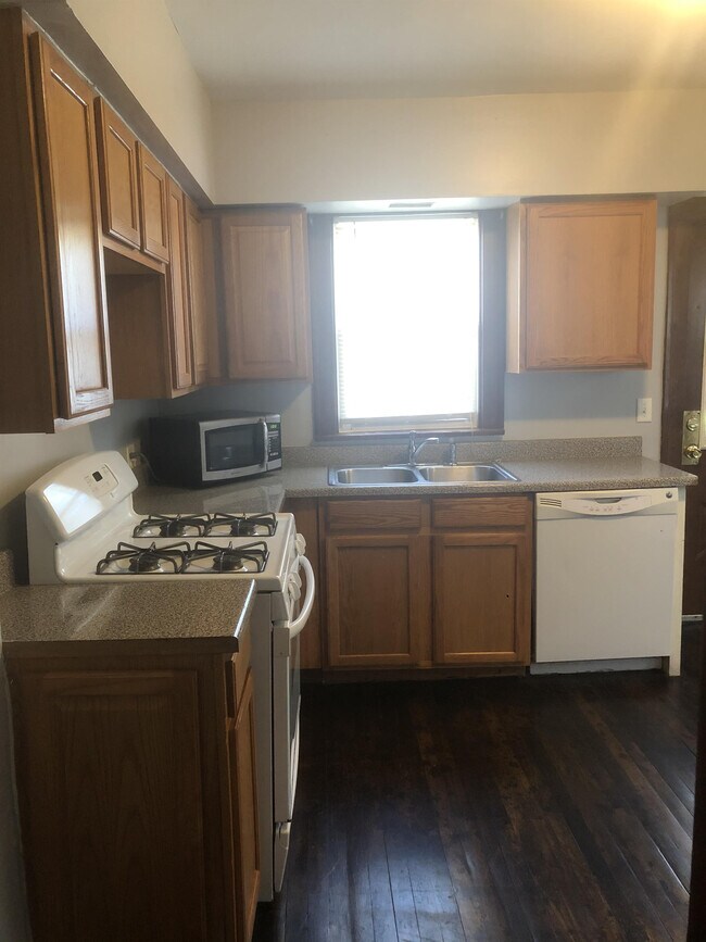 Building Photo - 268 E Jenkins Ave