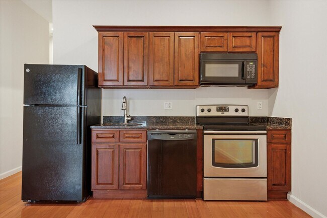 Building Photo - 2 Bed 1 Bath Wash West