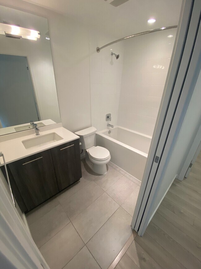 Photo du bâtiment - Aquilini Centre South - 2701