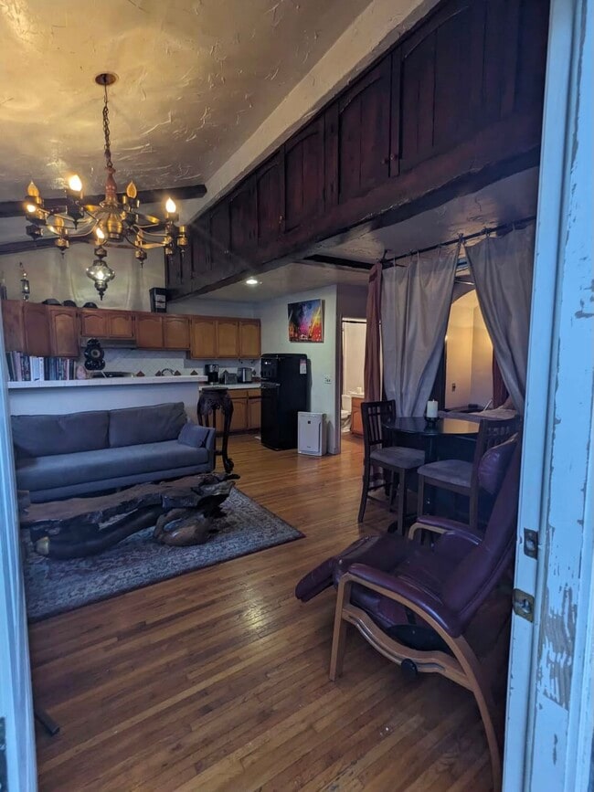 Foto del edificio - 12621 Victoria Ave