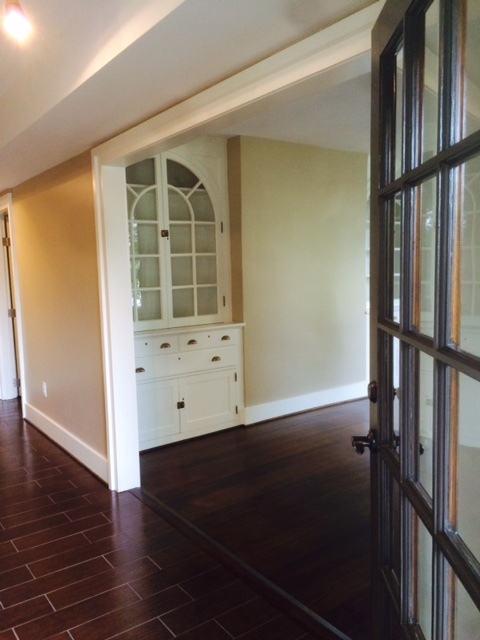 Hallway to Living Room - 904 West Beverly Street