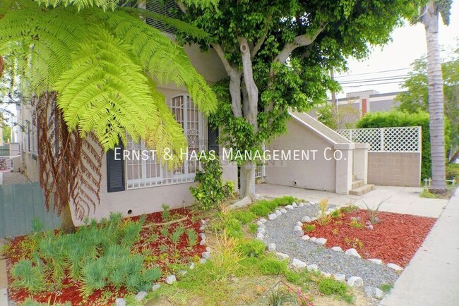 Foto del edificio - Beautiful Upper-Level Duplex Home Located ...