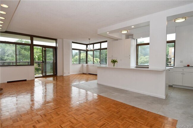 Building Photo - 35 N Chatsworth Ave