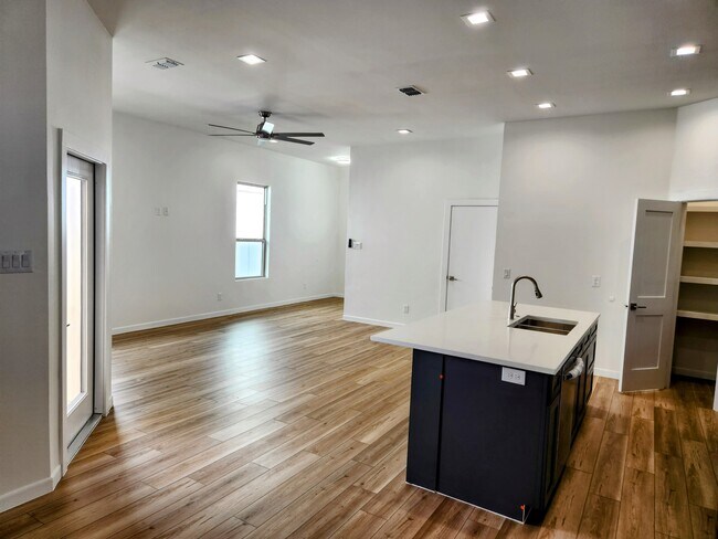 Foto del edificio - 2707 W Kerria Ave