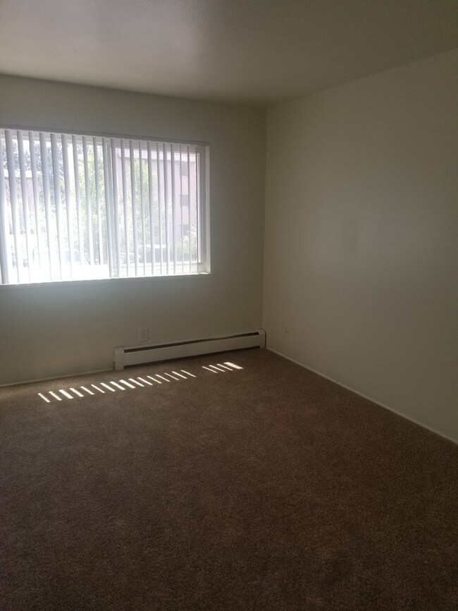 Building Photo - 1330 Potter Dr