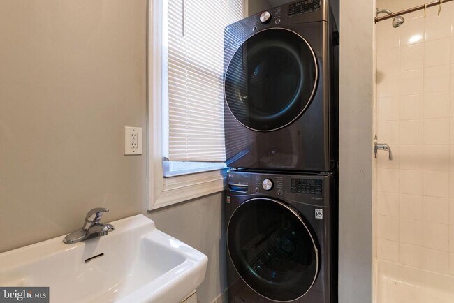 Foto del edificio - 3943 Terrace St