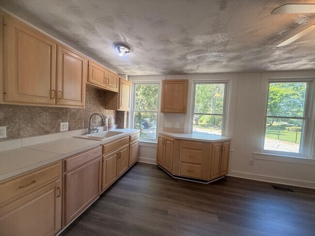 Foto del edificio - 416 Middleboro Ave