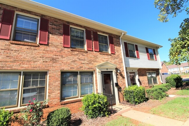 (MOVE-IN SPECIAL!) Renovated 2 Bedroom Tow... - (MOVE-IN SPECIAL!) Renovated 2 Bedroom Tow... Townhome