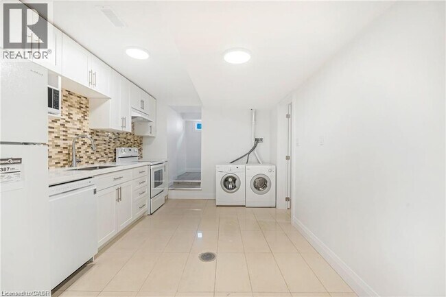 Photo du bâtiment - 15 Arthur Ave N