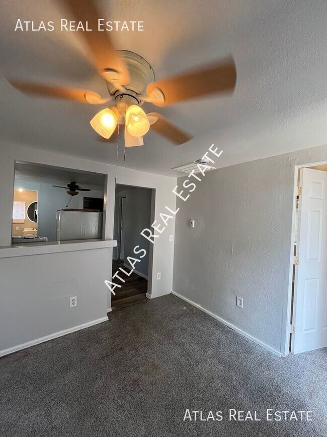 Building Photo - Cozy 2 bedroom home near Southeast Park Hill