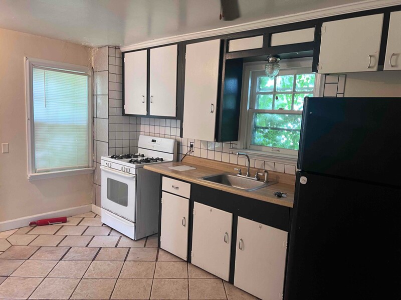 Foto principal - 715 W 9th St