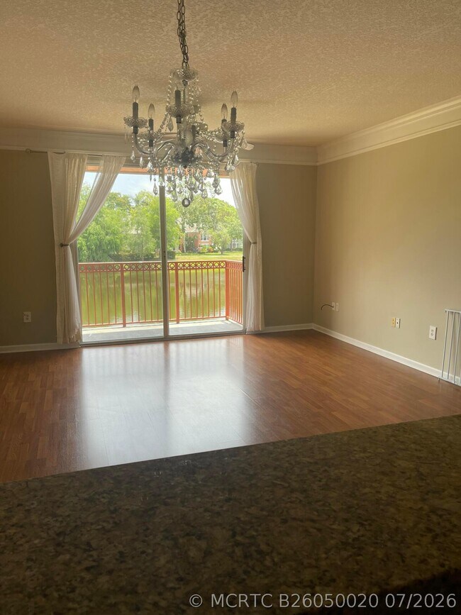 Building Photo - 2040 Alta Meadows Ln