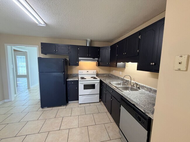 Foto del edificio - 3 Bedroom/2 Bath Duplex in Northlake Subdivision