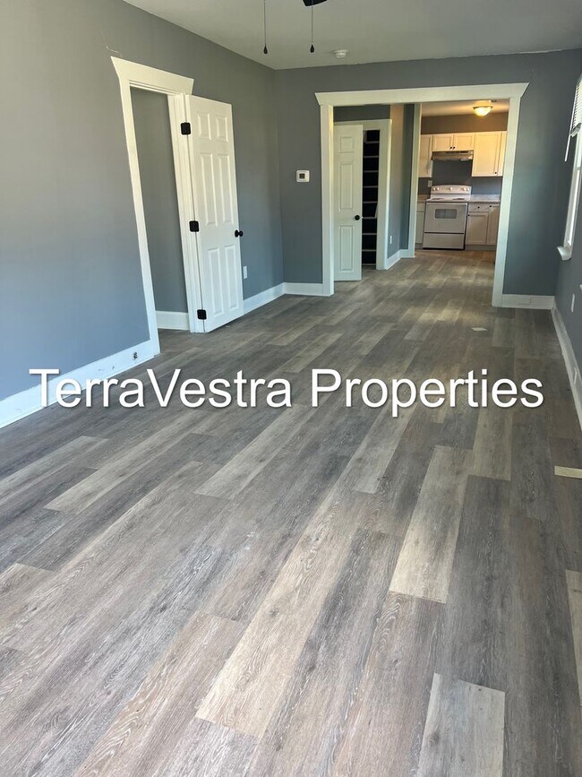 Building Photo - 4 Bedroom Single Family in Pennsville! Eli...