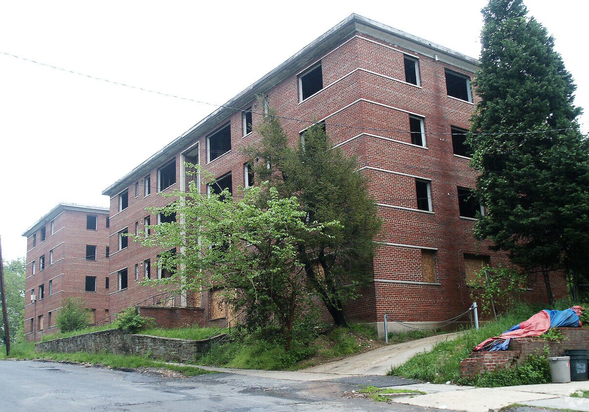 Building Photo - 2335 Altamont Pl SE