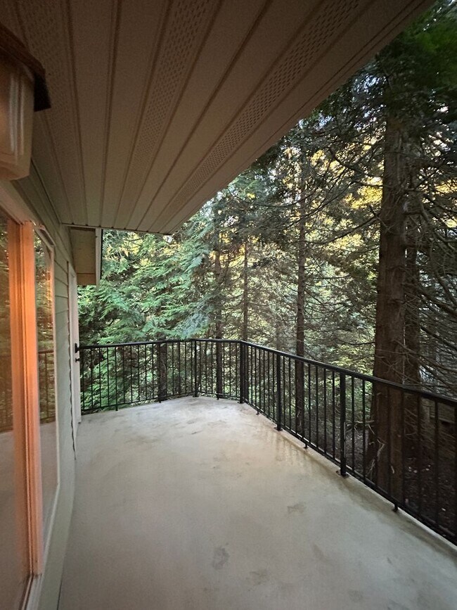 Foto del edificio - 3 Bed, 2.5 bath Townhome w/1-car garage in Highland Park neighborhood of Renton, $3,075/mo.