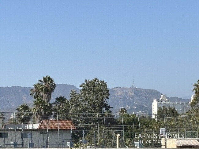 Foto del edificio - 525 N Sycamore Ave